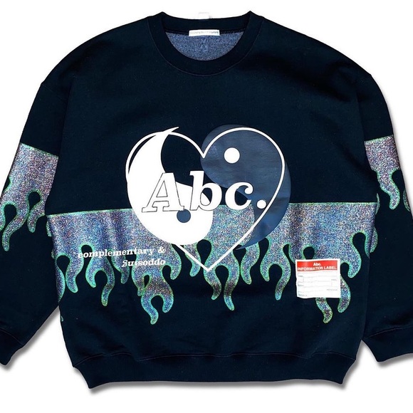 ✨ADVISORY BOARD CRYSTALS✨ABC Valentine Yin Yang Crewneck Sweater - Picture 1 of 6